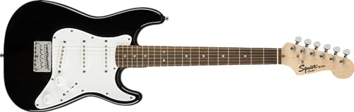 Squier by Fender Mini Stratocaster, Guitare Electrique, Touche en Laurier, Noir - Les Beatles, Paul McCartney, John Lennon, RIngo Starr, George Harrison Squier by Fender Mini Stratocaster, Guitare Electrique, Touche en Laurier, Noir