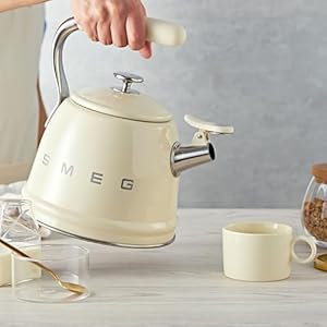 SMEG Retro Stovetop Whistling Kettle – 2.4Q (Cream) SMEG Retro Stovetop Whistling Kettle–24Q Cream
