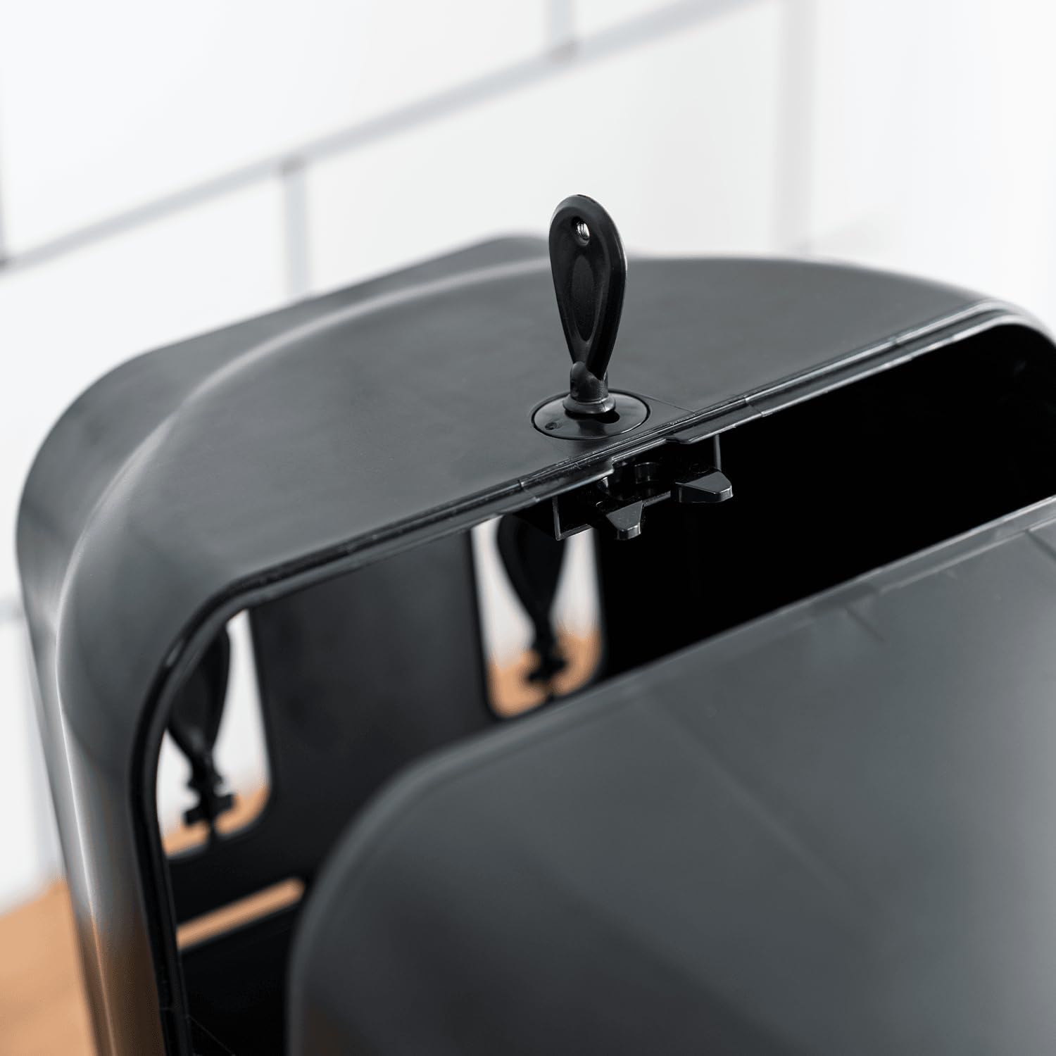 Karat Center Pull Dispenser