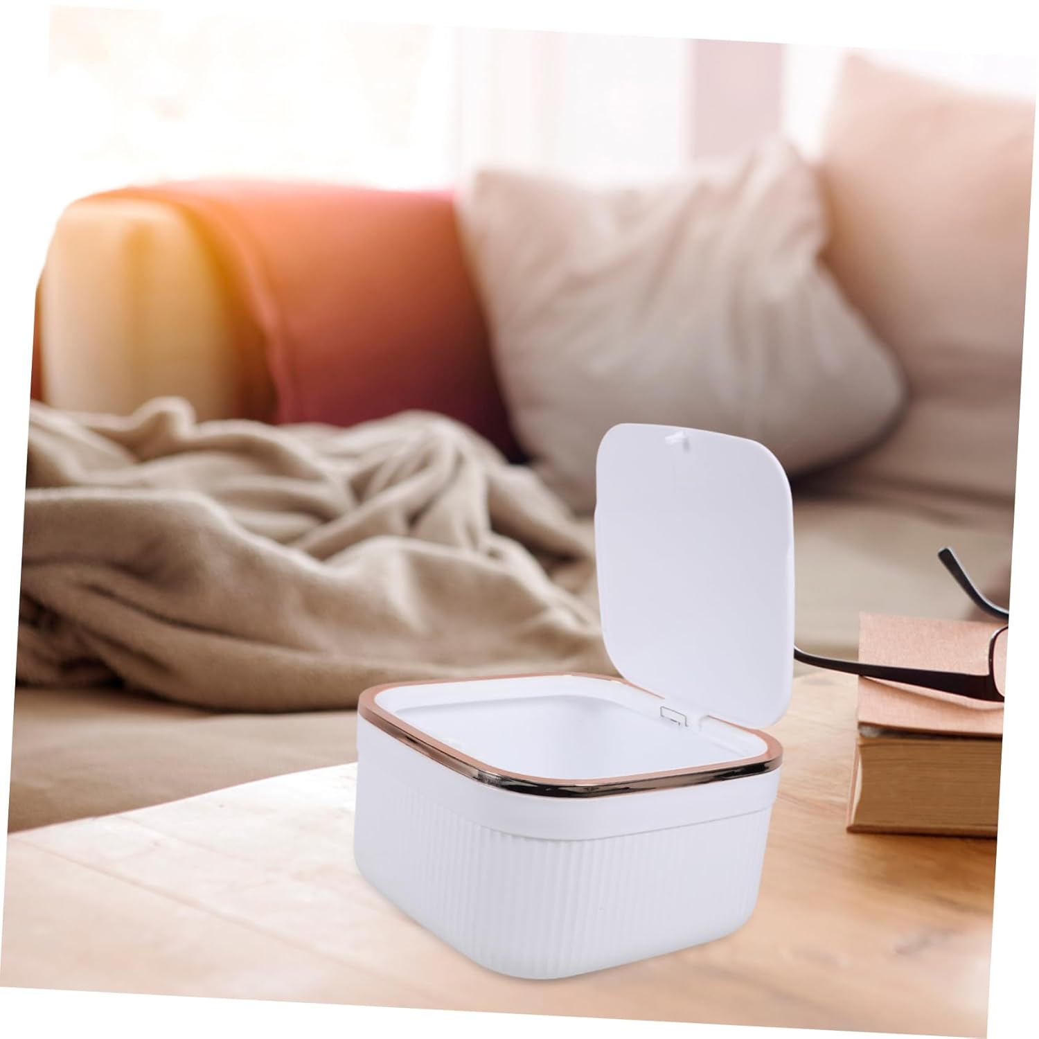 BUGUUYO Small Lidded Trash Can for Desktop Kitchen