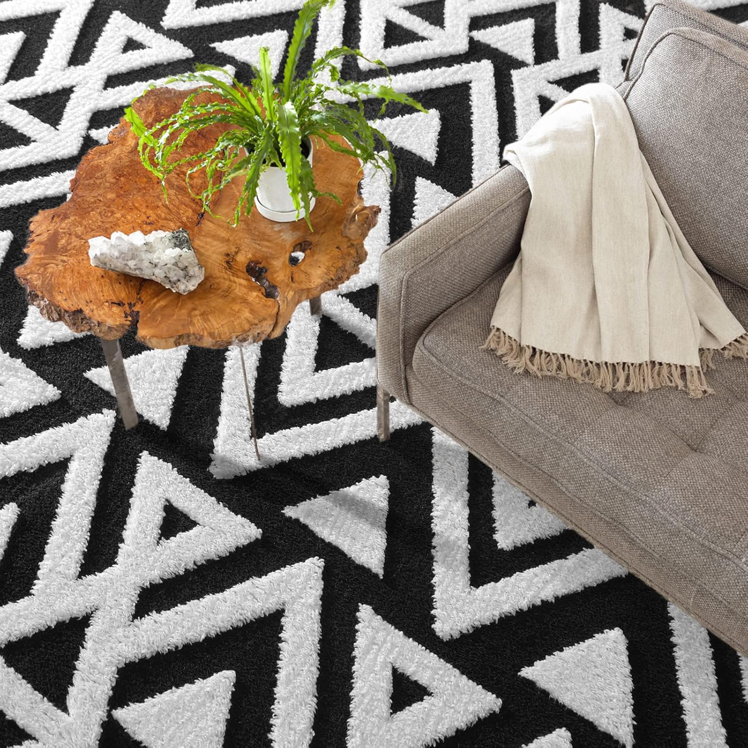 Ompaa Ultra Soft Geometric Rug 4x6 Black